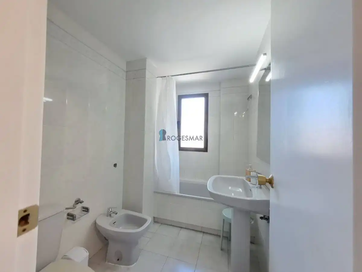 Baño de Apartamento de alquiler en Benicasim / Benicàssim con Amueblado y Piscina comunitaria