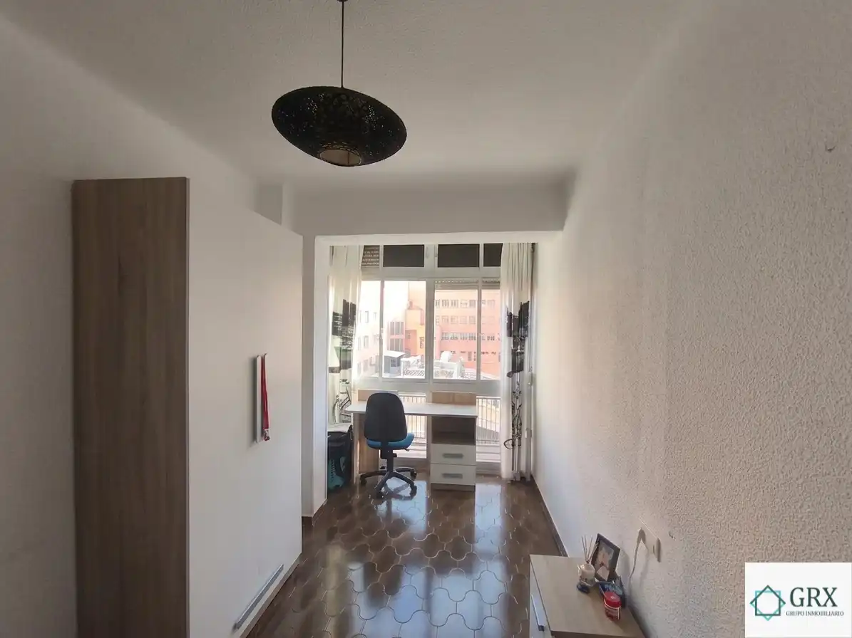 Habitación de Piso de alquiler en Granada con Amueblado