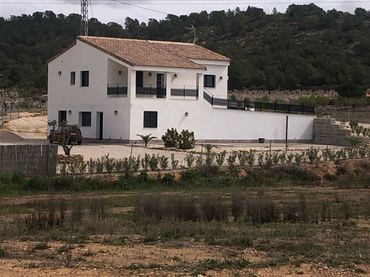 Casa amb piscina en venda a El Pinós / Pinoso