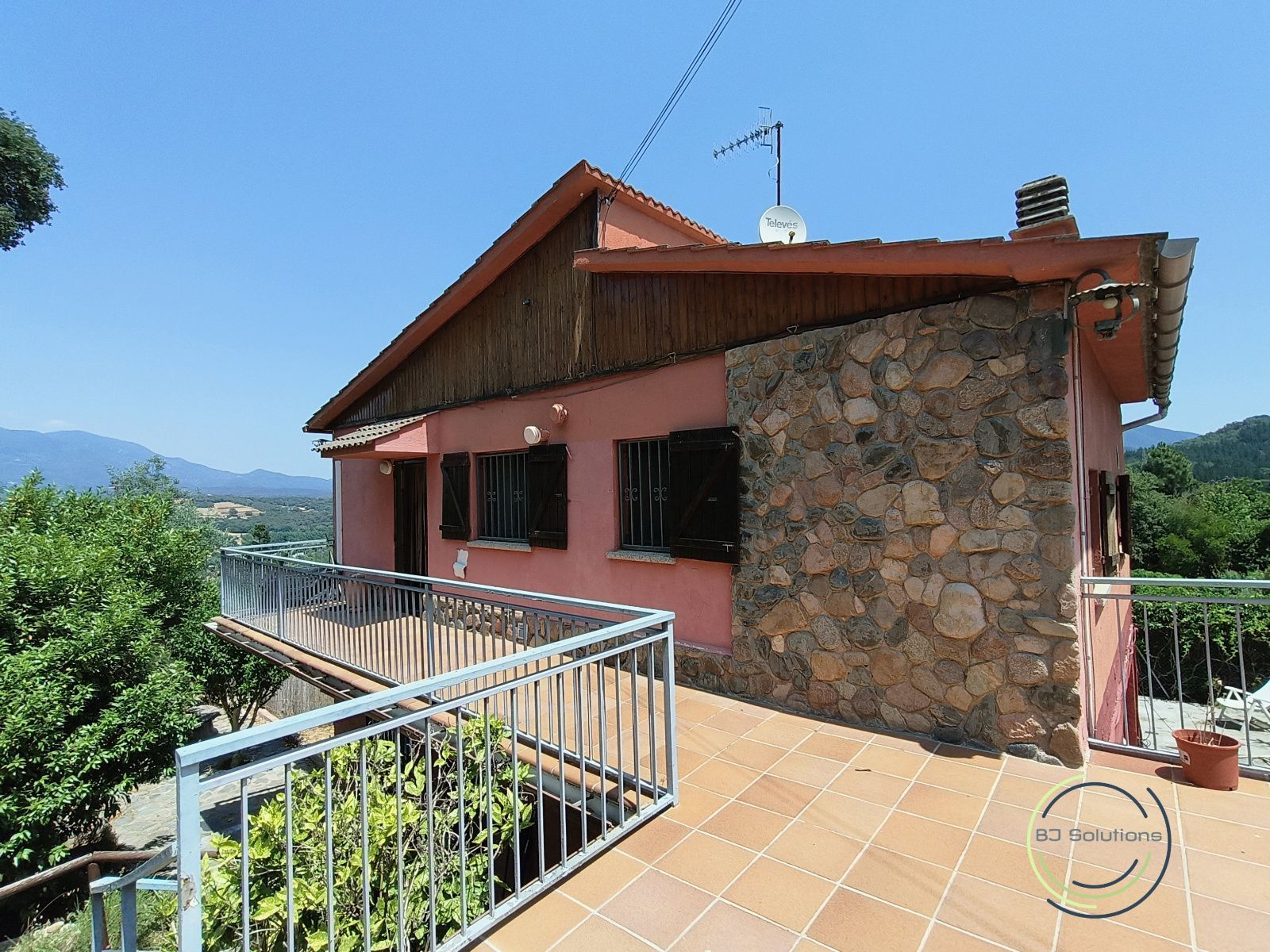 Vista exterior de Casa o xalet en venda en Vallgorguina amb Aire condicionat, Calefacció i Terrassa