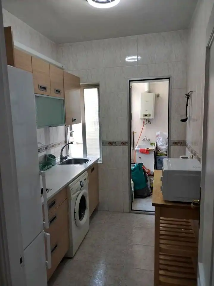 Cuina de Pis de lloguer en Granada amb Aire condicionat i Moblat