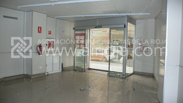 Local comercial en Alquiler en Logroño - Calle Marqués de la Ensenada Fachada tam en Residencia
