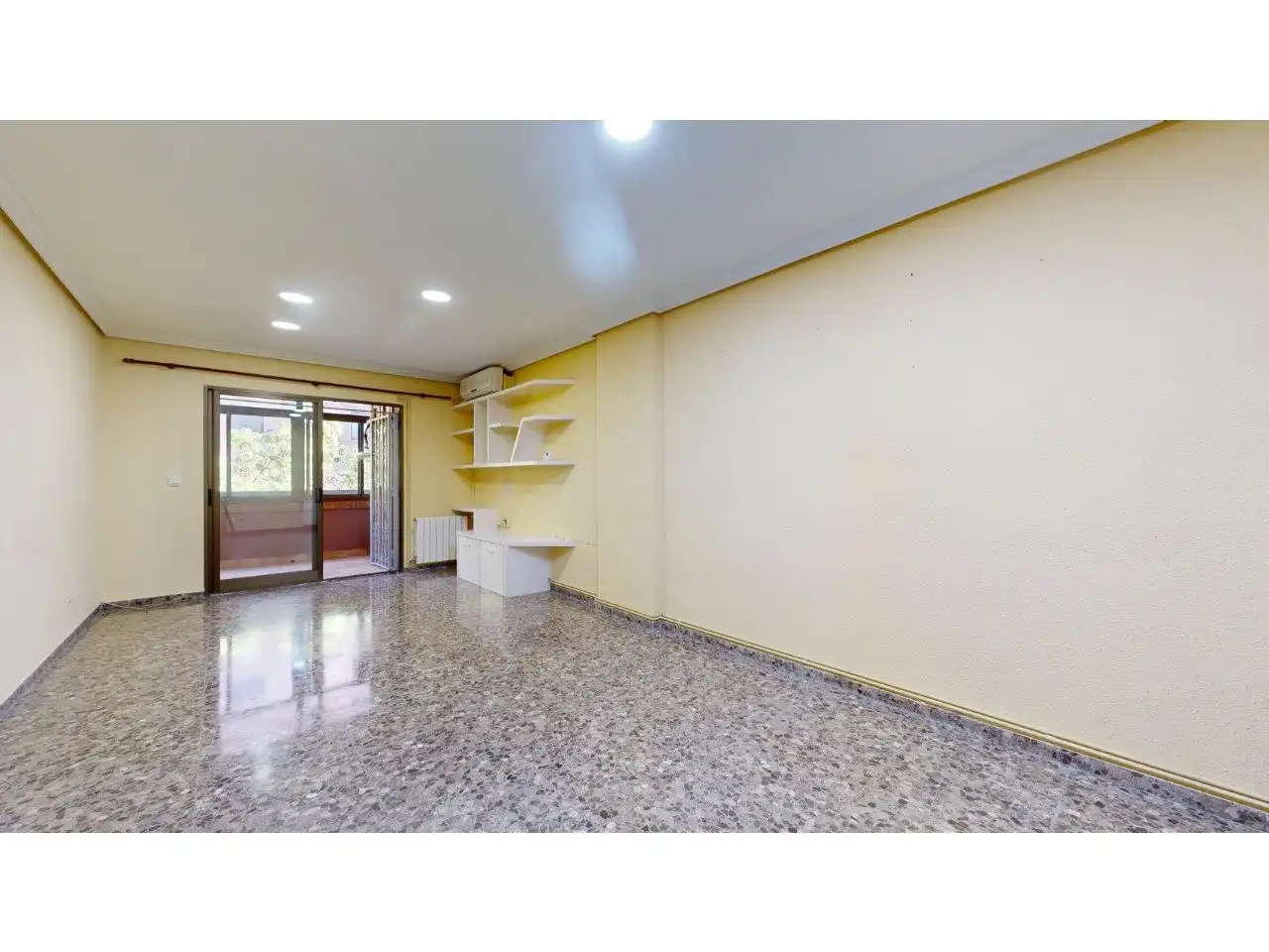 Habitación de Piso en venta en Valencia con Aire acondicionado, Calefacción y Jardín privado