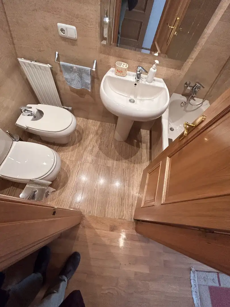 Badezimmer von Wohnung zum Verkauf in Burgos mit Heizung, Terrasse und Abstellraum
