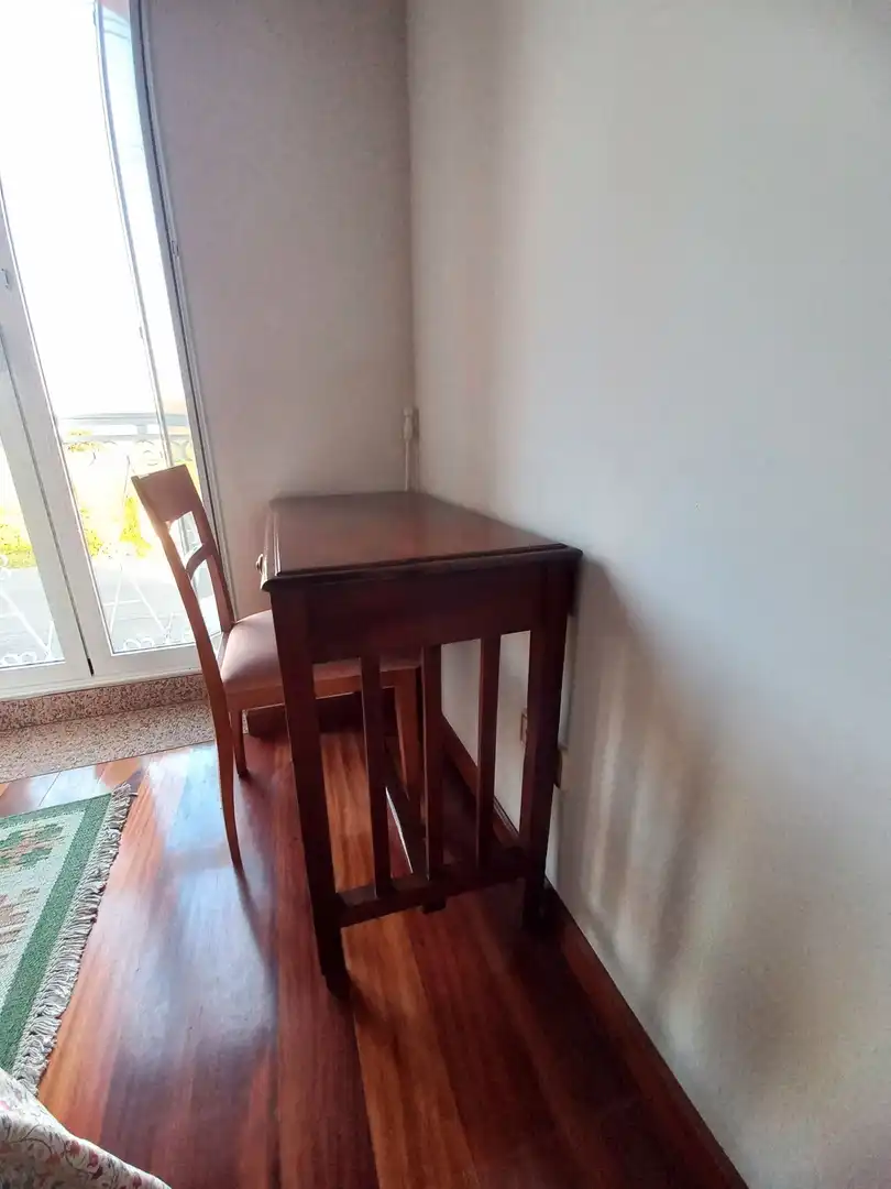 Menjador de Casa o xalet en venda en Oleiros amb Parquet, Terrassa i Traster