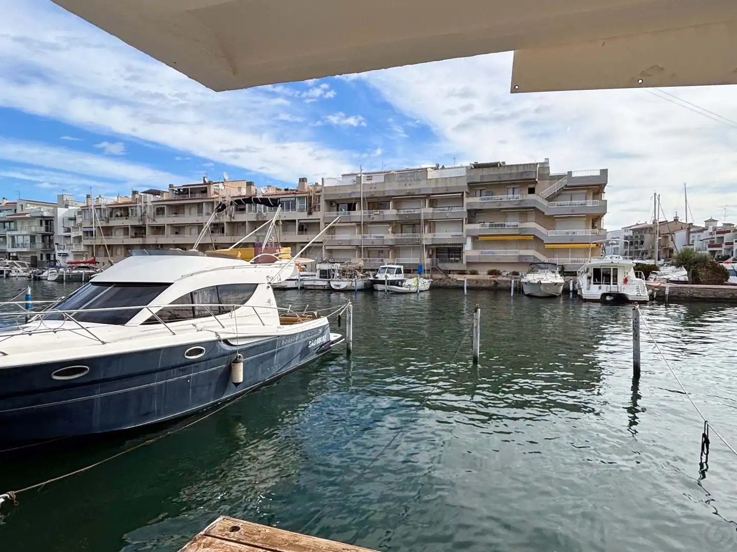 Einfamilien-Reihenhaus zum Verkauf in Empuriabrava mit Klimaanlage, Terrasse und Möbliert