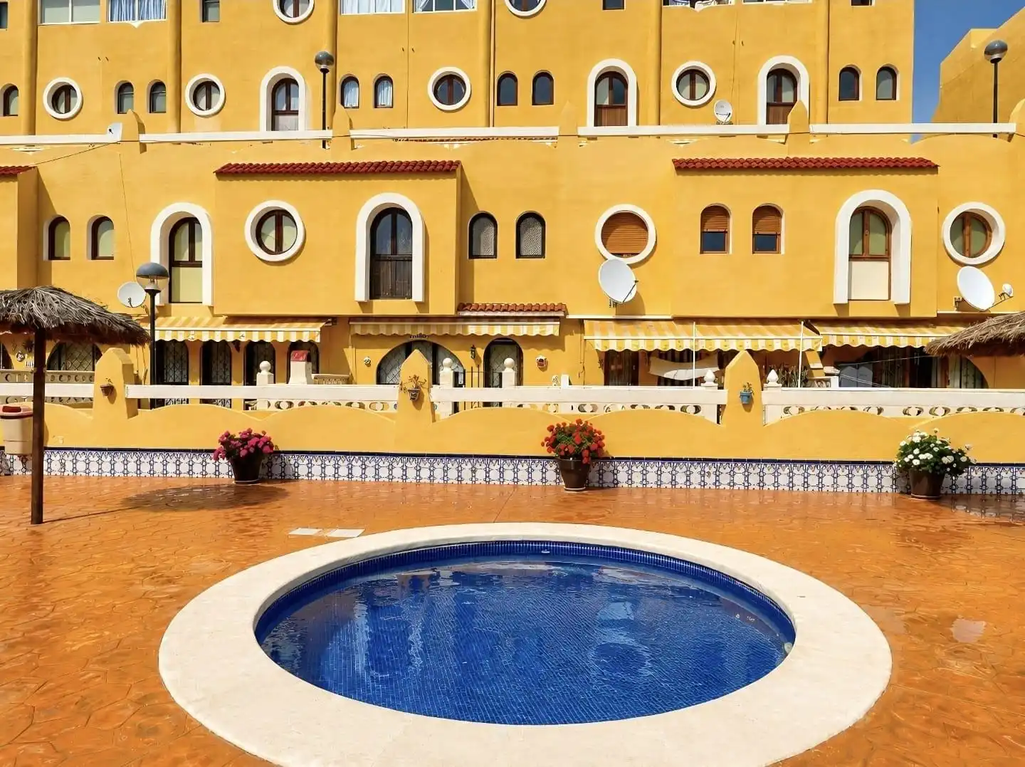 Piscina de Casa adosada en venda en El Campello amb Aire condicionat, Calefacció i Terrassa