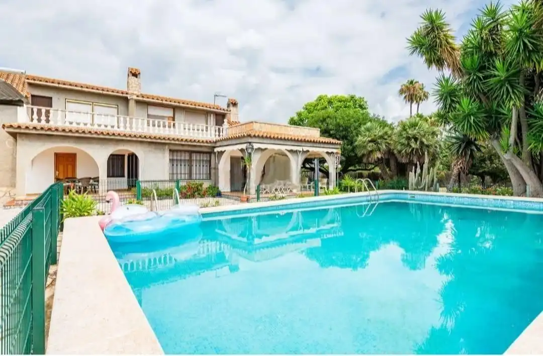 Piscina de Casa o chalet en venta en Castellón de la Plana / Castelló de la Plana con Jardín privado, Terraza y Piscina