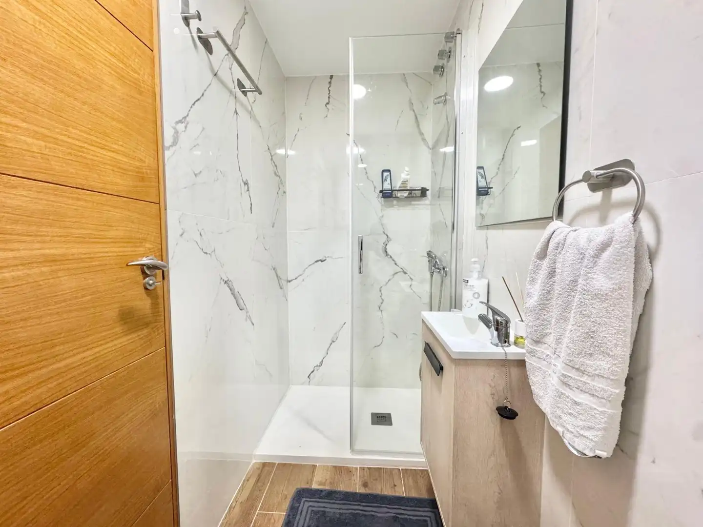 Bany de Apartament de lloguer en Guardamar del Segura amb Aire condicionat, Moblat i Rentadora