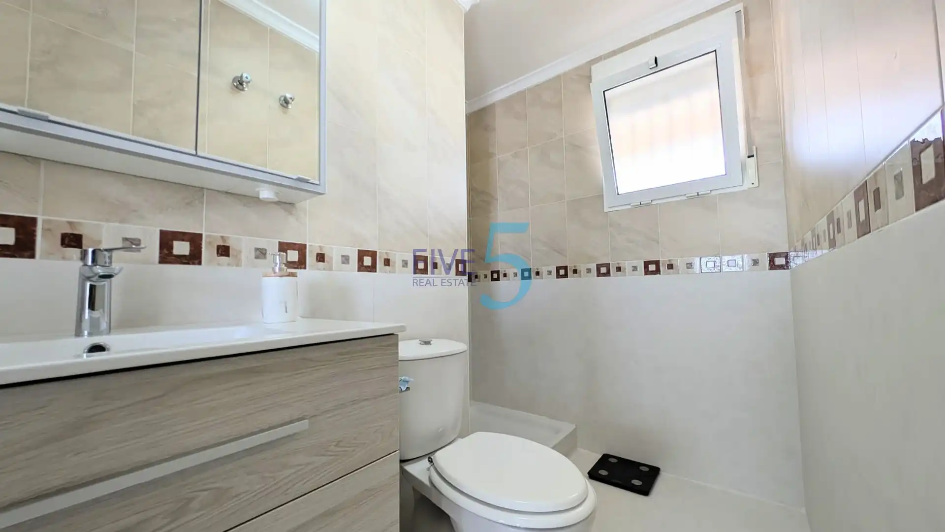 Bathroom of Flat for sale in Orihuela  with Air Conditioner, Heating and Storage room
