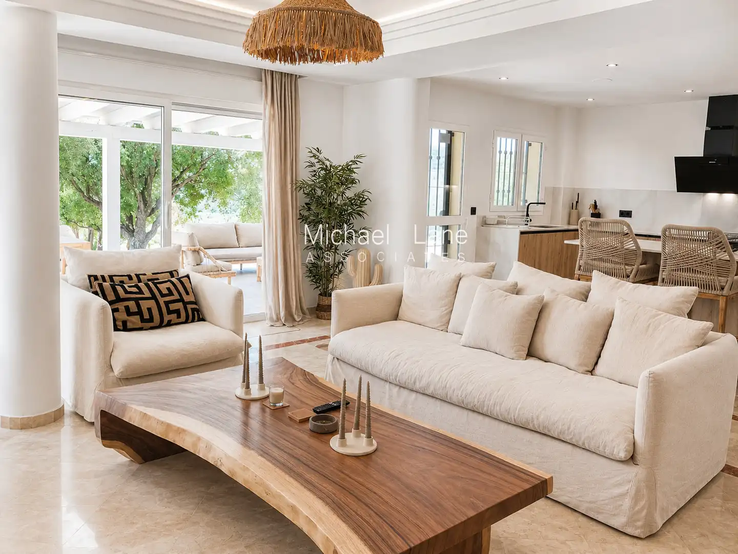 Sala d'estar de Pis en venda en Sotogrande amb Aire condicionat, Jardí privat i Terrassa