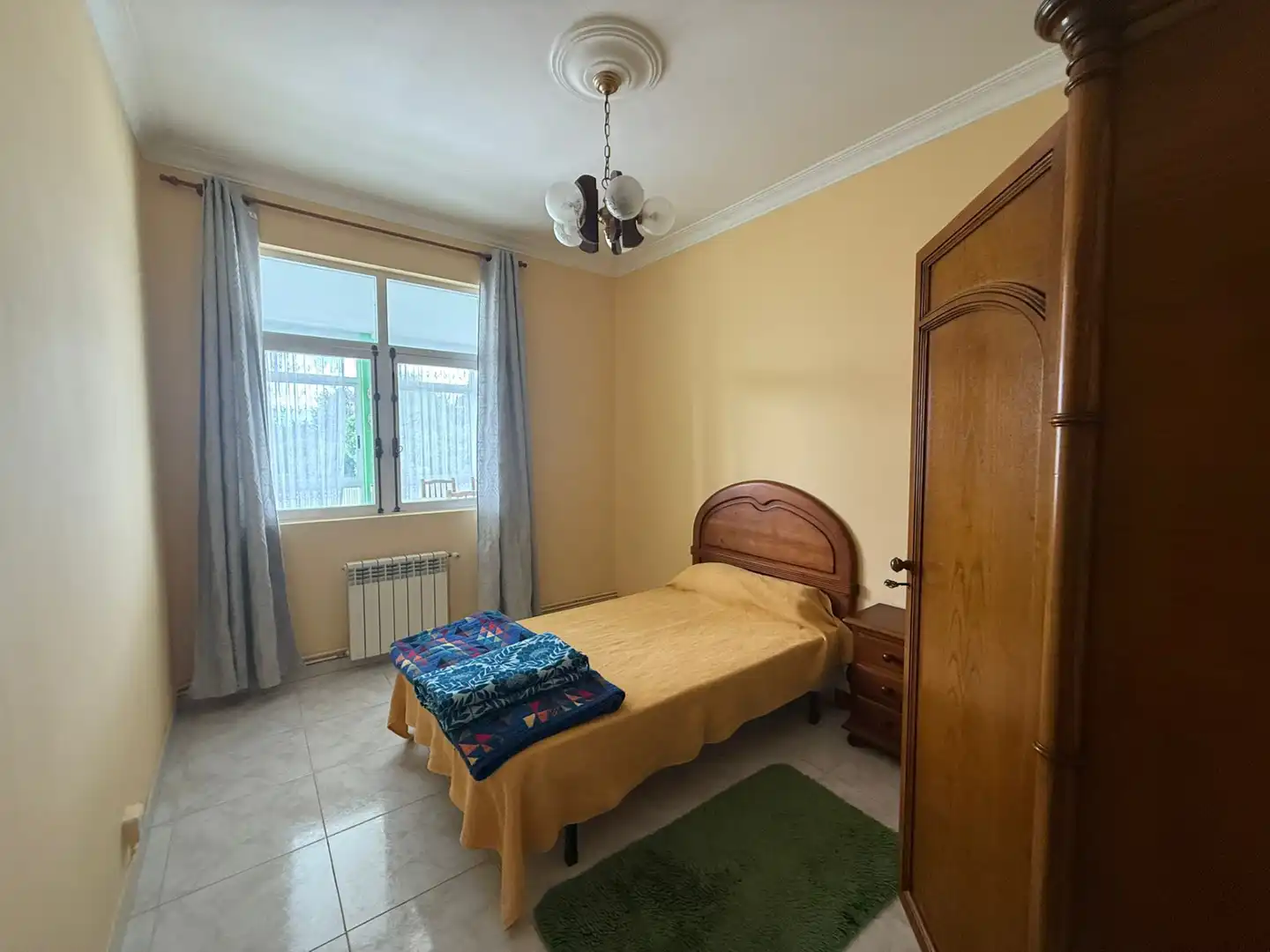 Habitación de Casa adosada en venta en Ferrol con Calefacción, Jardín privado y Parquet
