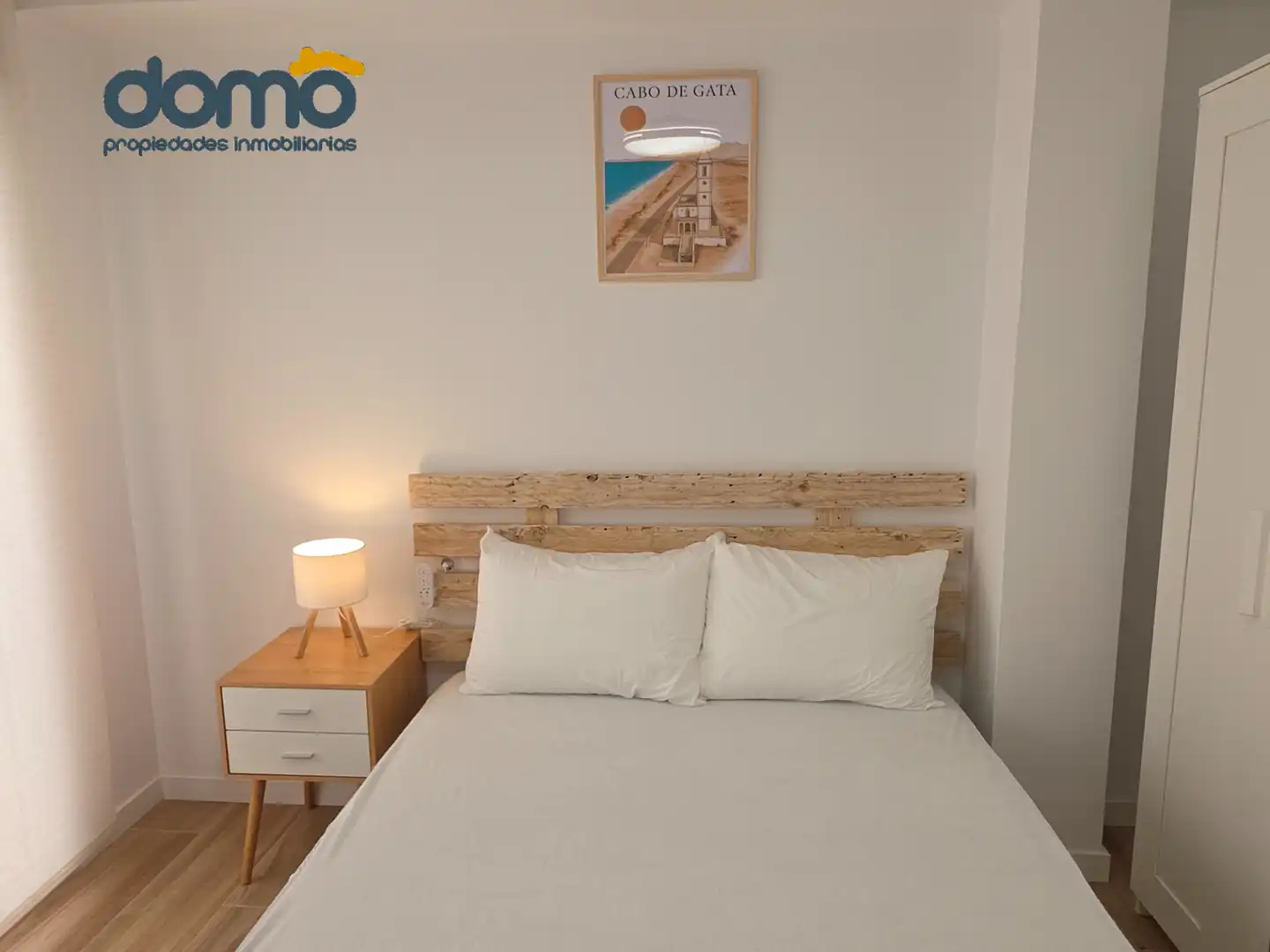 Dormitori de Pis per a compartir en Almería amb Aire condicionat, Moblat i Forn