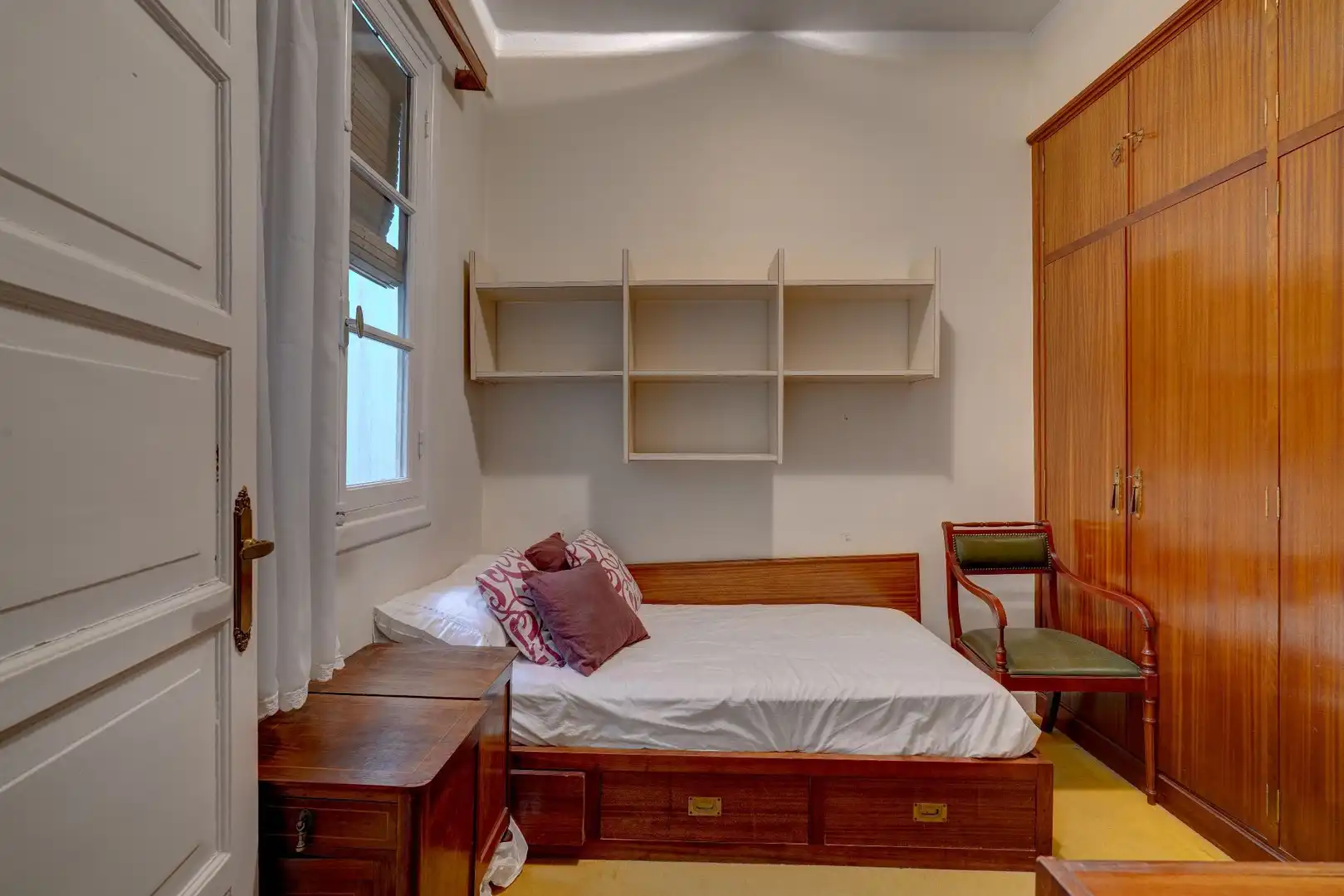 Habitación de Piso en venta en Irun  con Calefacción, Trastero y Amueblado