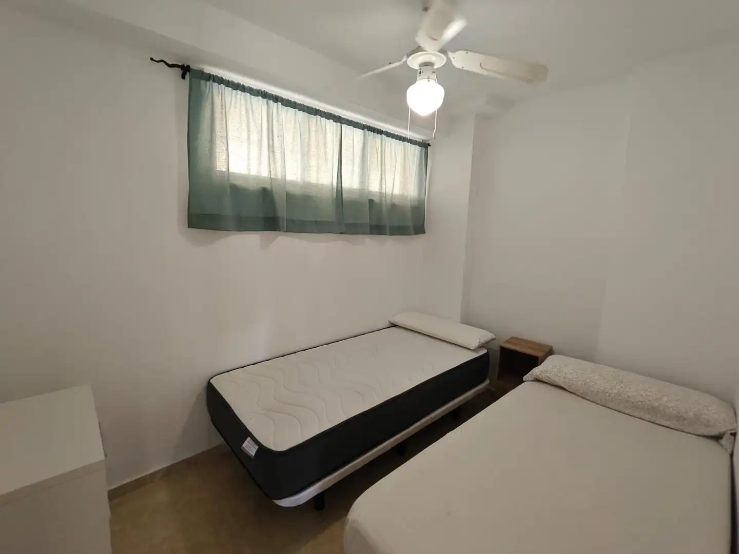 Schlafzimmer von Wohnungen zur Miete in Benalmádena mit Terrasse, Möbliert und Gemeinschaftspool