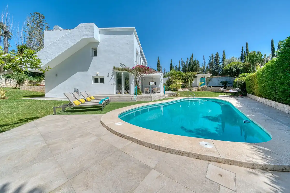Swimming pool of Houses for sale in Marbella  with Air Conditioner, Private garden and Terrace