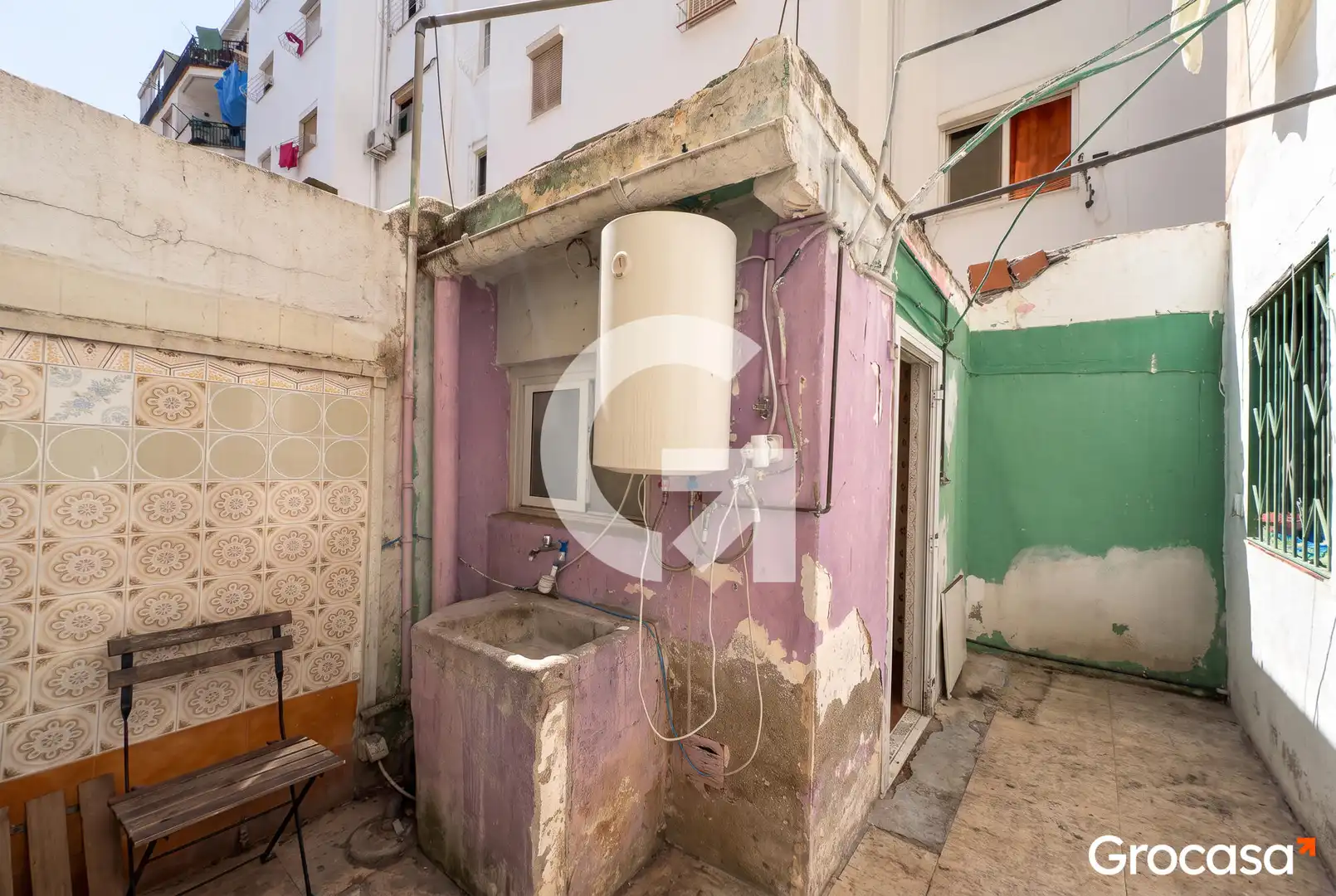 Vista exterior de Piso en venta en L'Hospitalet de Llobregat con Terraza