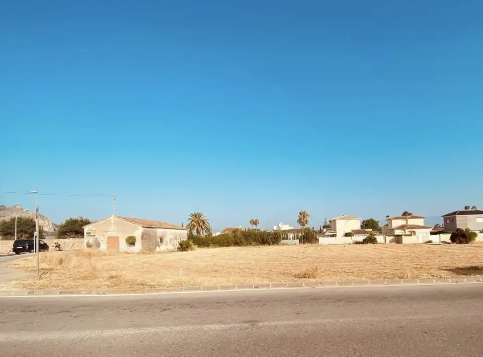 Terreny industrial en venda en Dénia