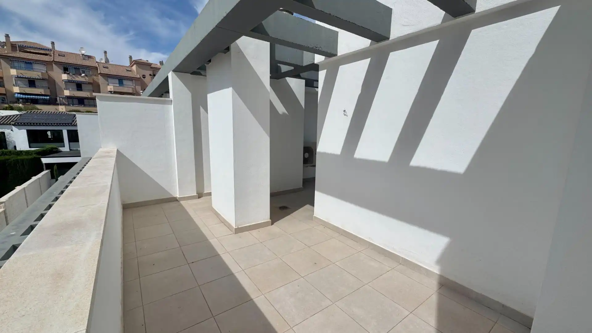 Terrassa de Casa adosada en venda en Torremolinos amb Aire condicionat, Calefacció i Jardí privat