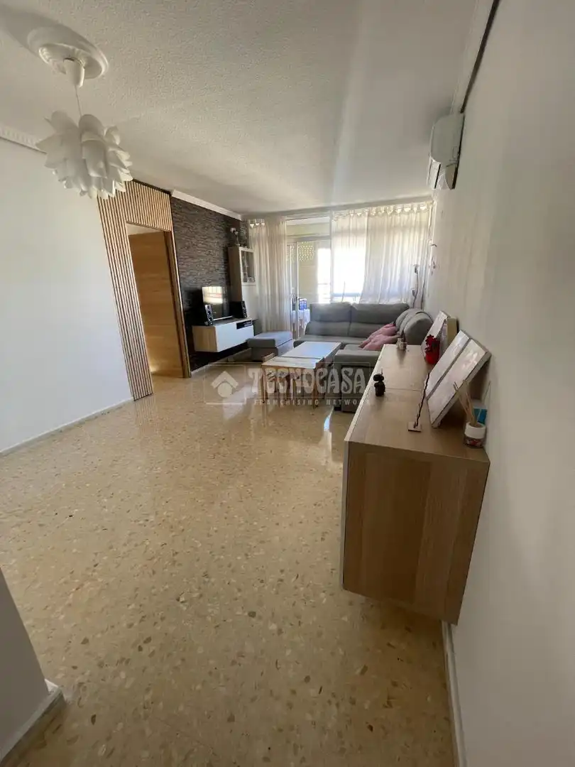 Living room of Flat for sale in Sevilla  with Air Conditioner and Terrace