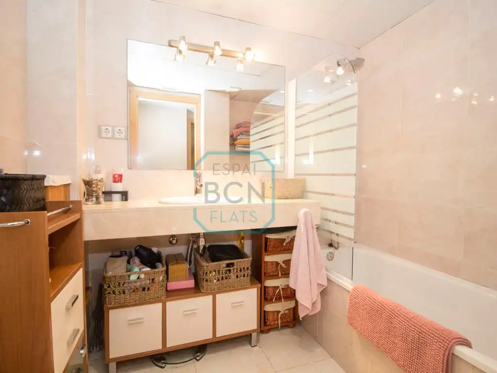 Badezimmer von Maisonette zum Verkauf in Barcelona