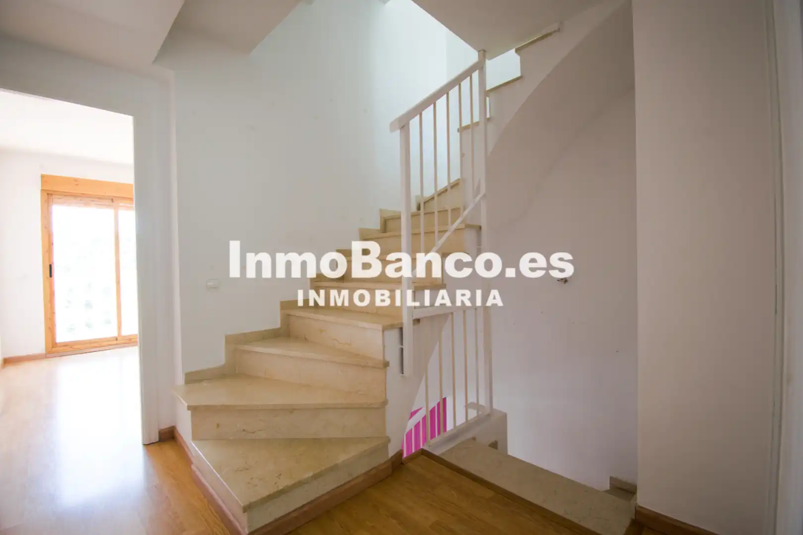 Casa adosada de alquiler en Chiva con Aire acondicionado, Jardín privado y Terraza