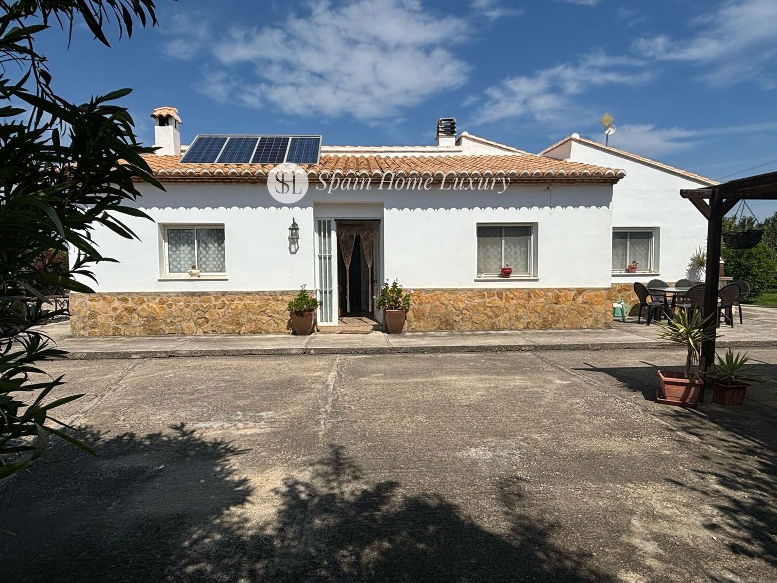 Exterior view of House or chalet for sale in Oliva  with Air Conditioner and Swimming Pool