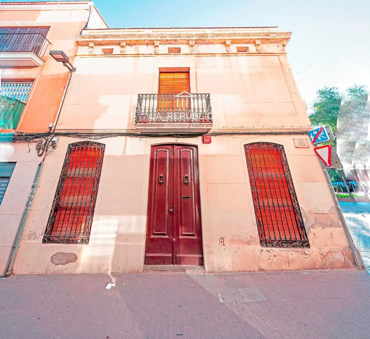 Vista exterior de Casa o chalet en venta en Mataró con Calefacción, Terraza y Trastero