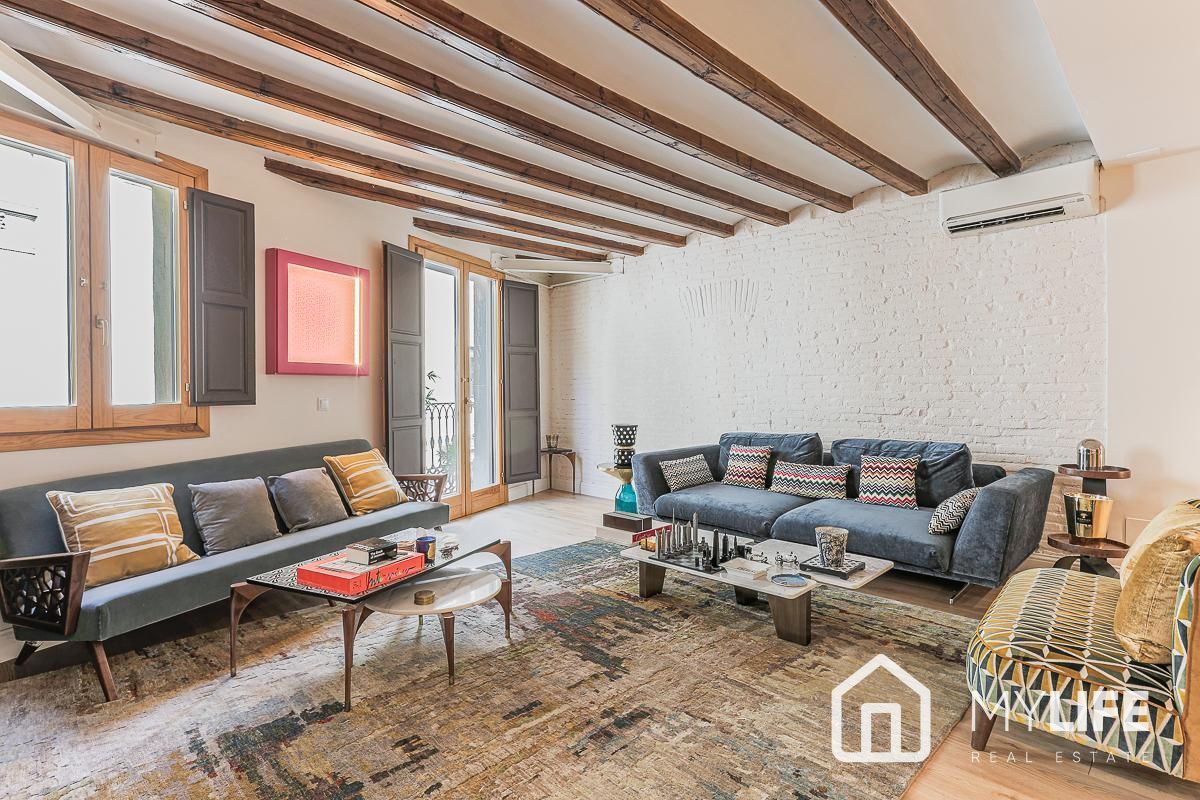 Living room of Flat for sale in  Barcelona Capital  with Air Conditioner, Parquet flooring and Terrace