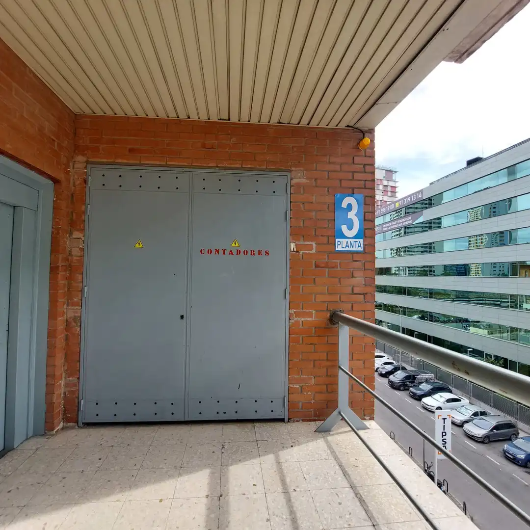 Vista exterior de Oficina en venda en Madrid amb Aire condicionat, Calefacció i Moblat