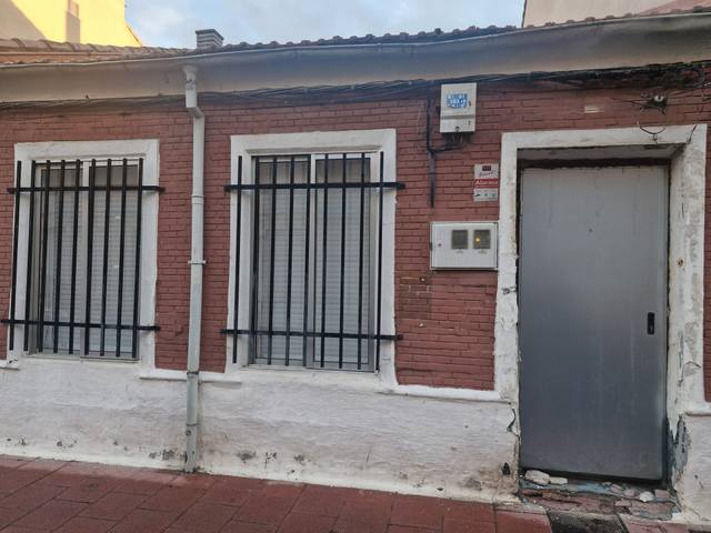 Casa adosada en Venta en Calle Luna en La Farola