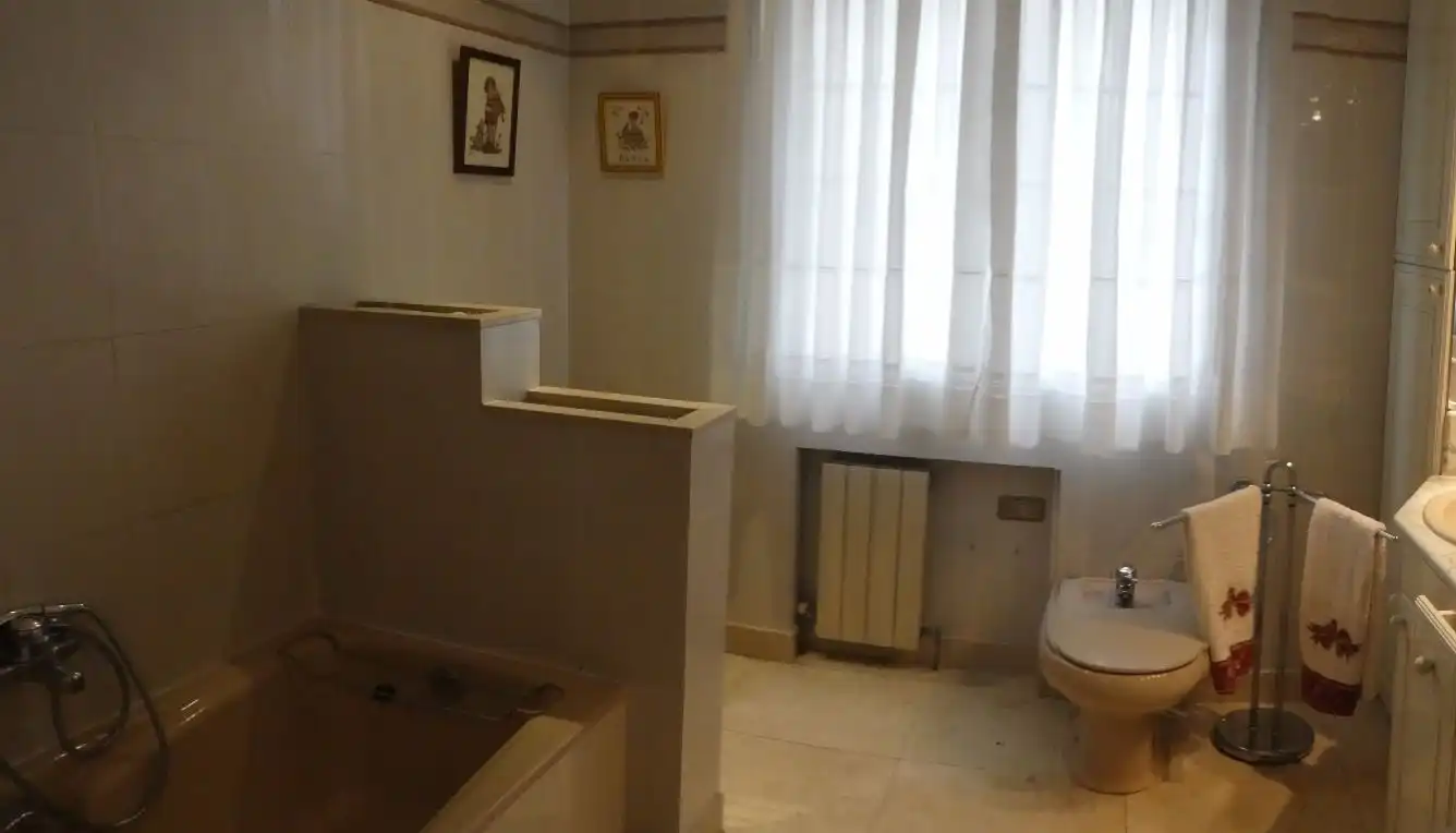 Badezimmer von Wohnung zum Verkauf in Eibar mit Abstellraum und Balkon