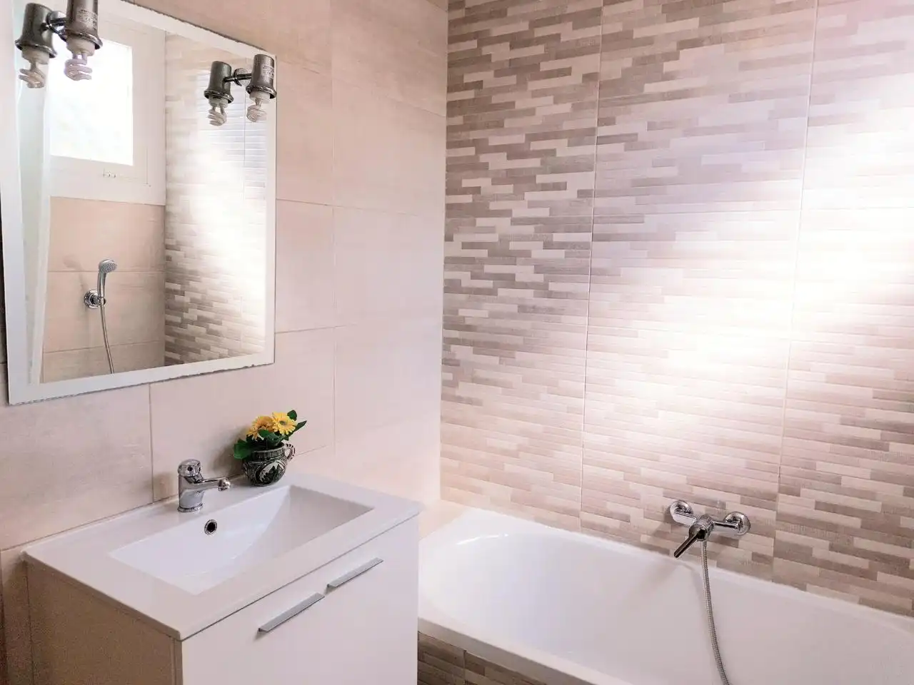 Bathroom of Flat for rent in Terrassa