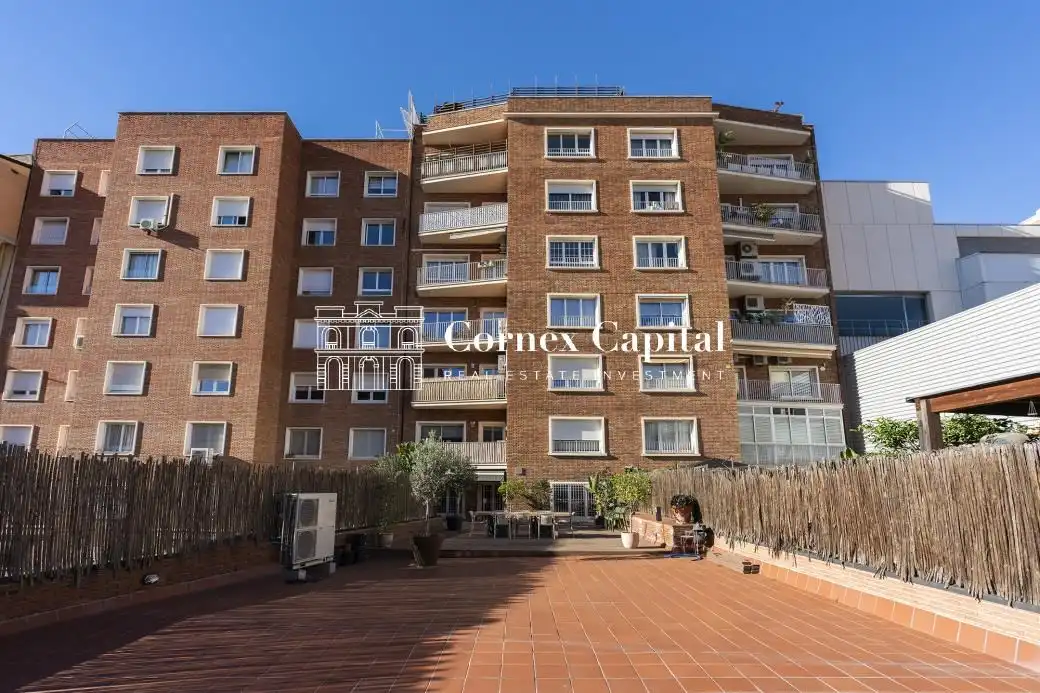 Vista exterior de Piso en venta en Barcelona con Aire acondicionado, Terraza y Trastero