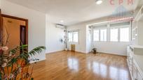 Living room of Flat to rent in  Madrid Capital  with Air Conditioner, Heating and Parquet flooring