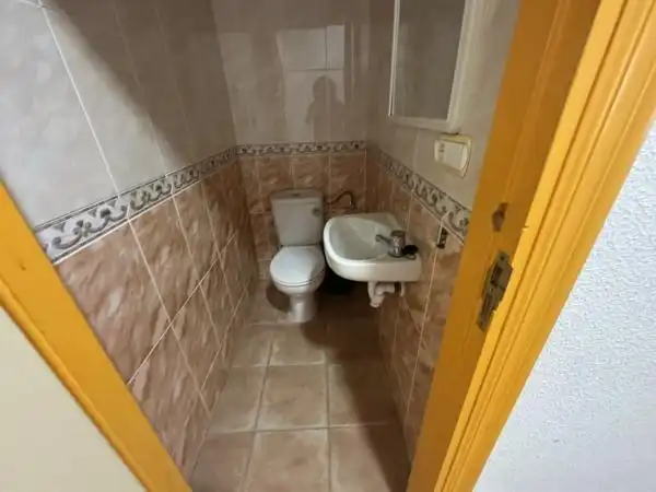 Badezimmer von Büro zum Verkauf in Novelda mit Heizung