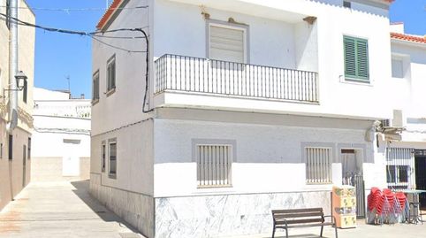 CASA EN CHELES CON 6 HABITACIONES, TERRAZA Y BUHARDILLA.