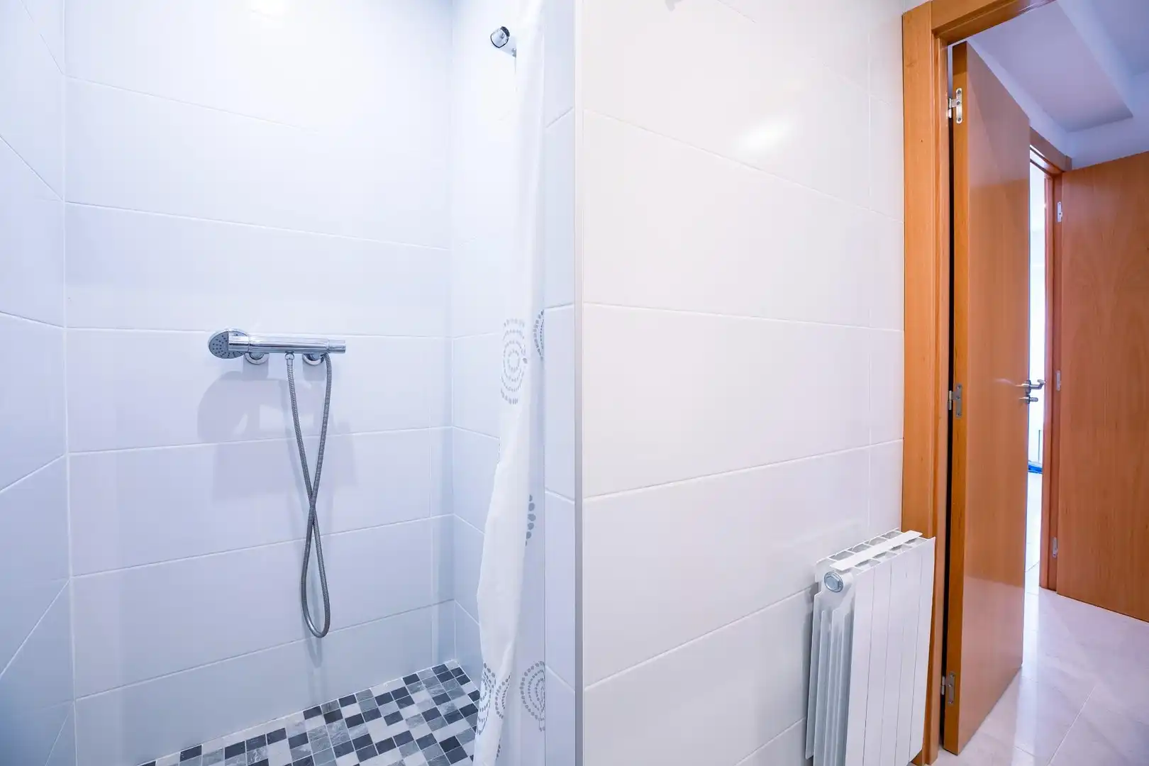 Baño de Piso en venta en Biescas con Calefacción y Amueblado