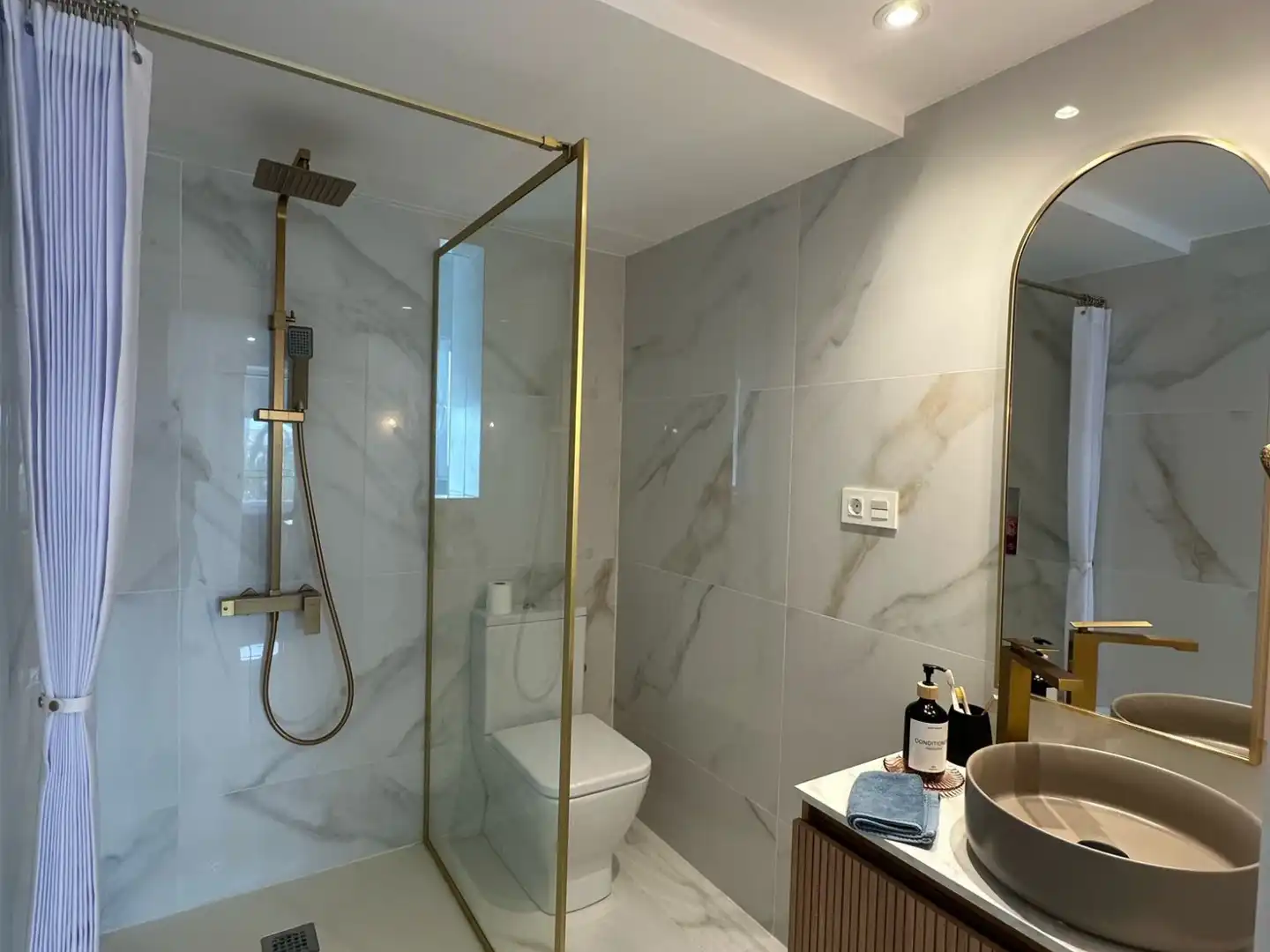 Bathroom of Apartments for rent in Puerto de Mazarrón