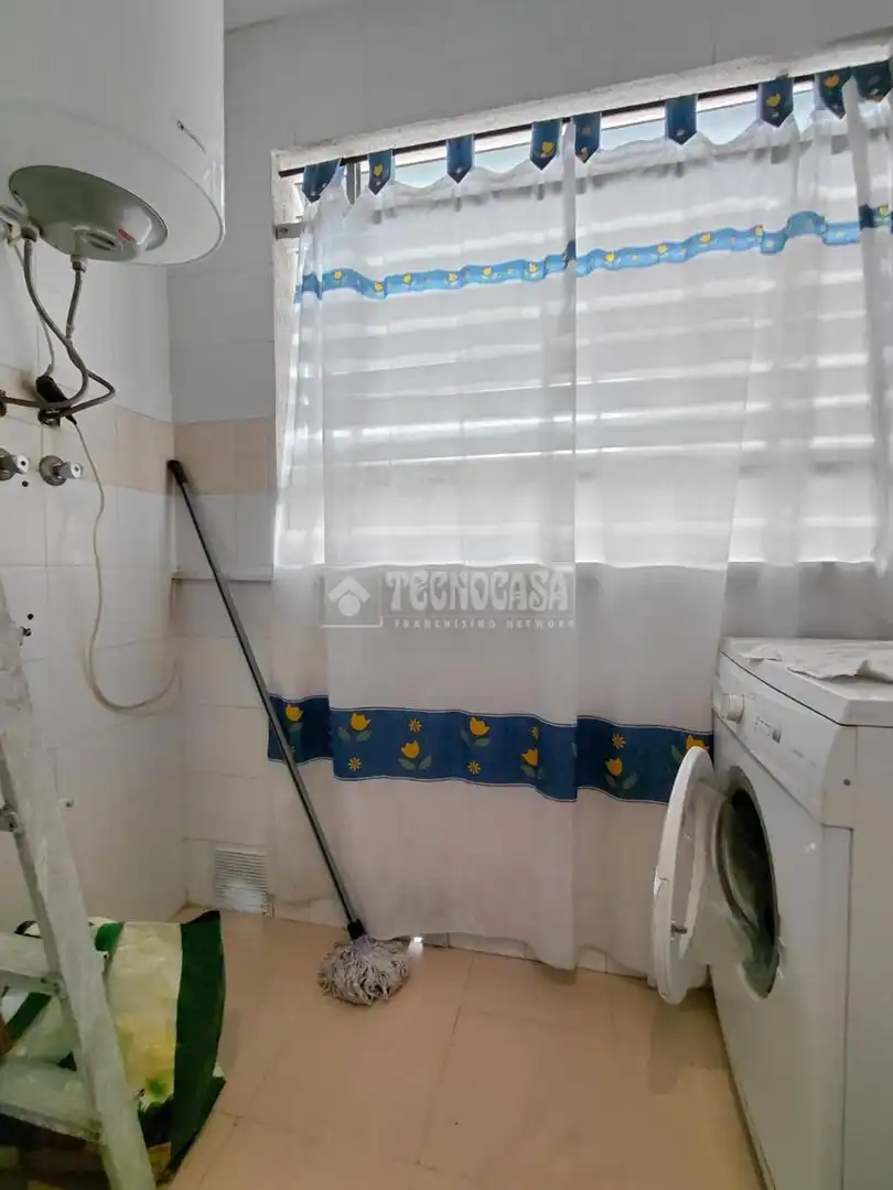 Bathroom of Flat for sale in Sevilla  with Air Conditioner, Terrace and Furnished