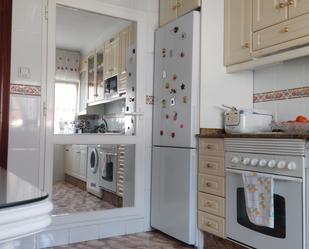 Cuina de Pis en venda en Gijón  amb Parquet, Moblat i Forn