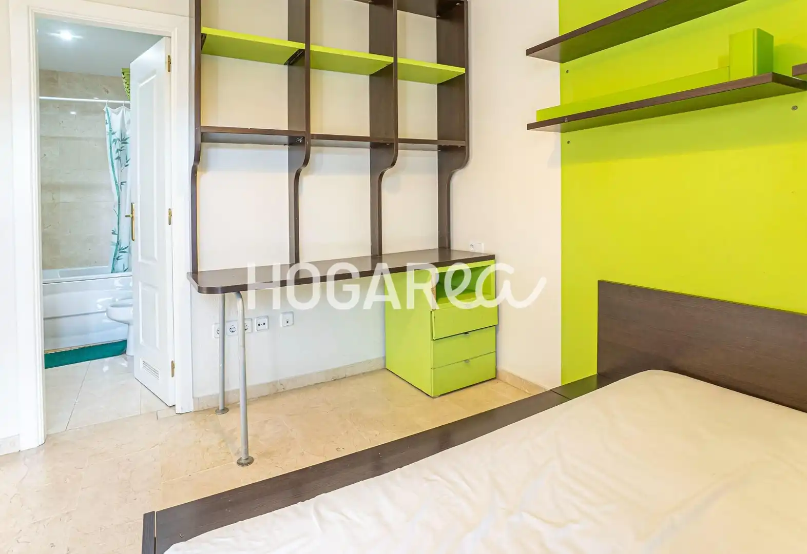 Habitación de Casa adosada en venta en Málaga con Aire acondicionado, Calefacción y Terraza