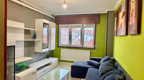 Foto 4 de Piso en venta en Avda. Rosalía de Castro, O Milladoiro, Ames