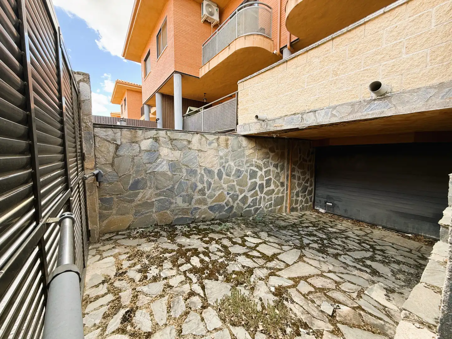 Exterior view of Detached homes for sale in Seseña  with Air Conditioner, Heating and Private garden