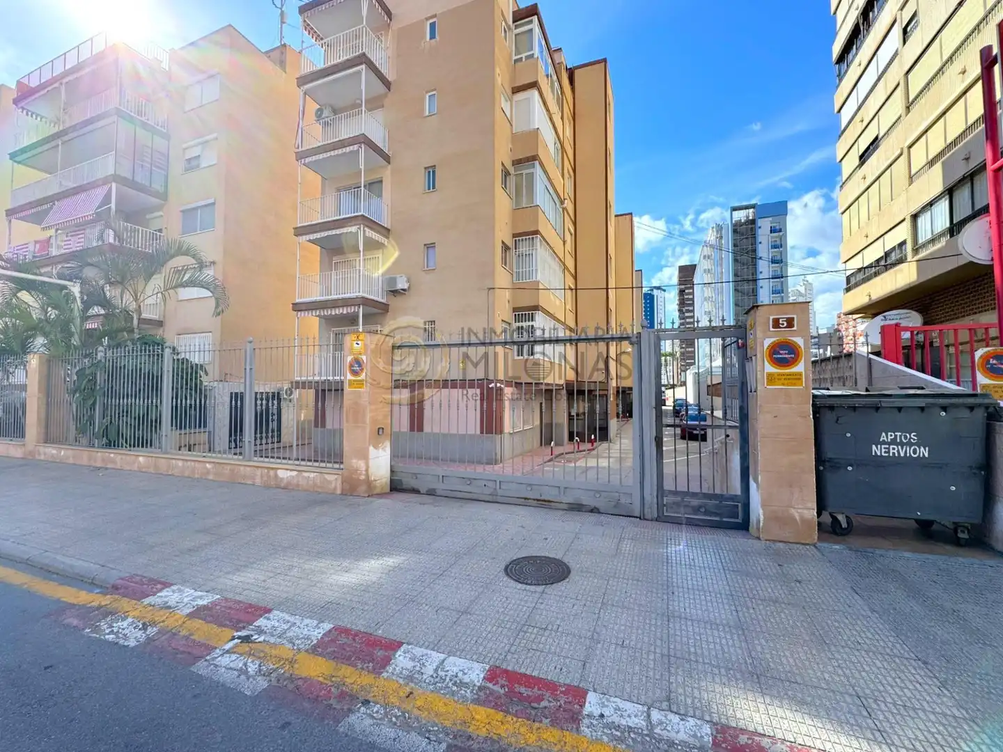 Vista exterior de Estudio en venta en Benidorm con Aire acondicionado, Jardín privado y Amueblado