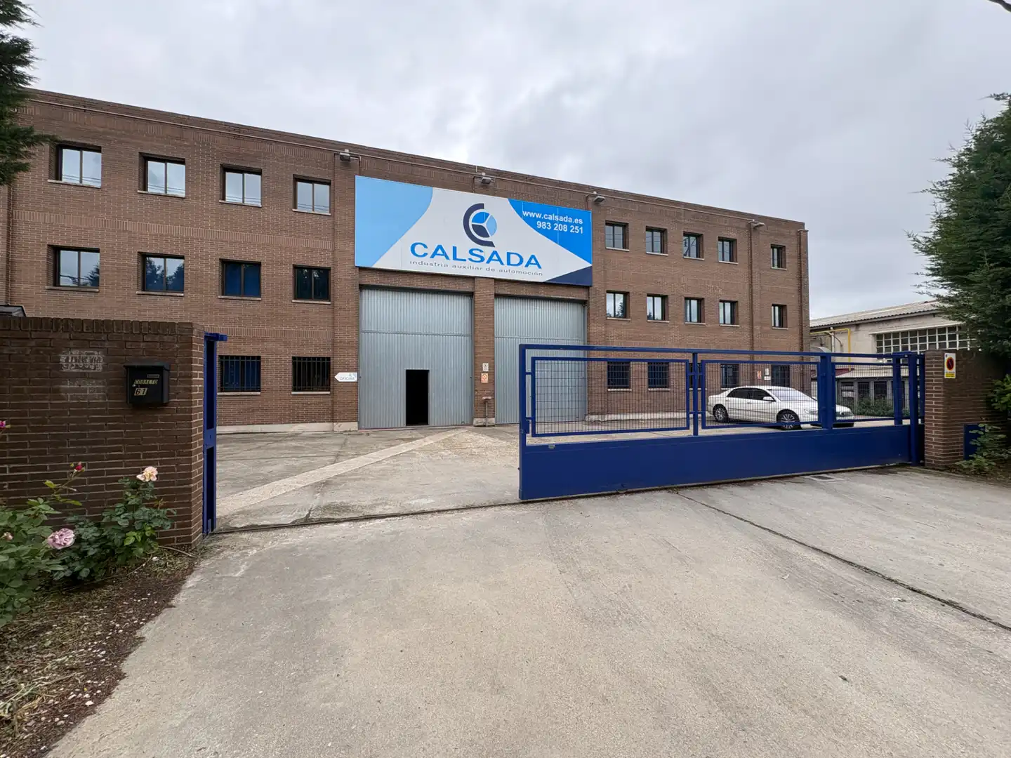 Vista exterior de Nau industrial de lloguer en Valladolid amb Alarma
