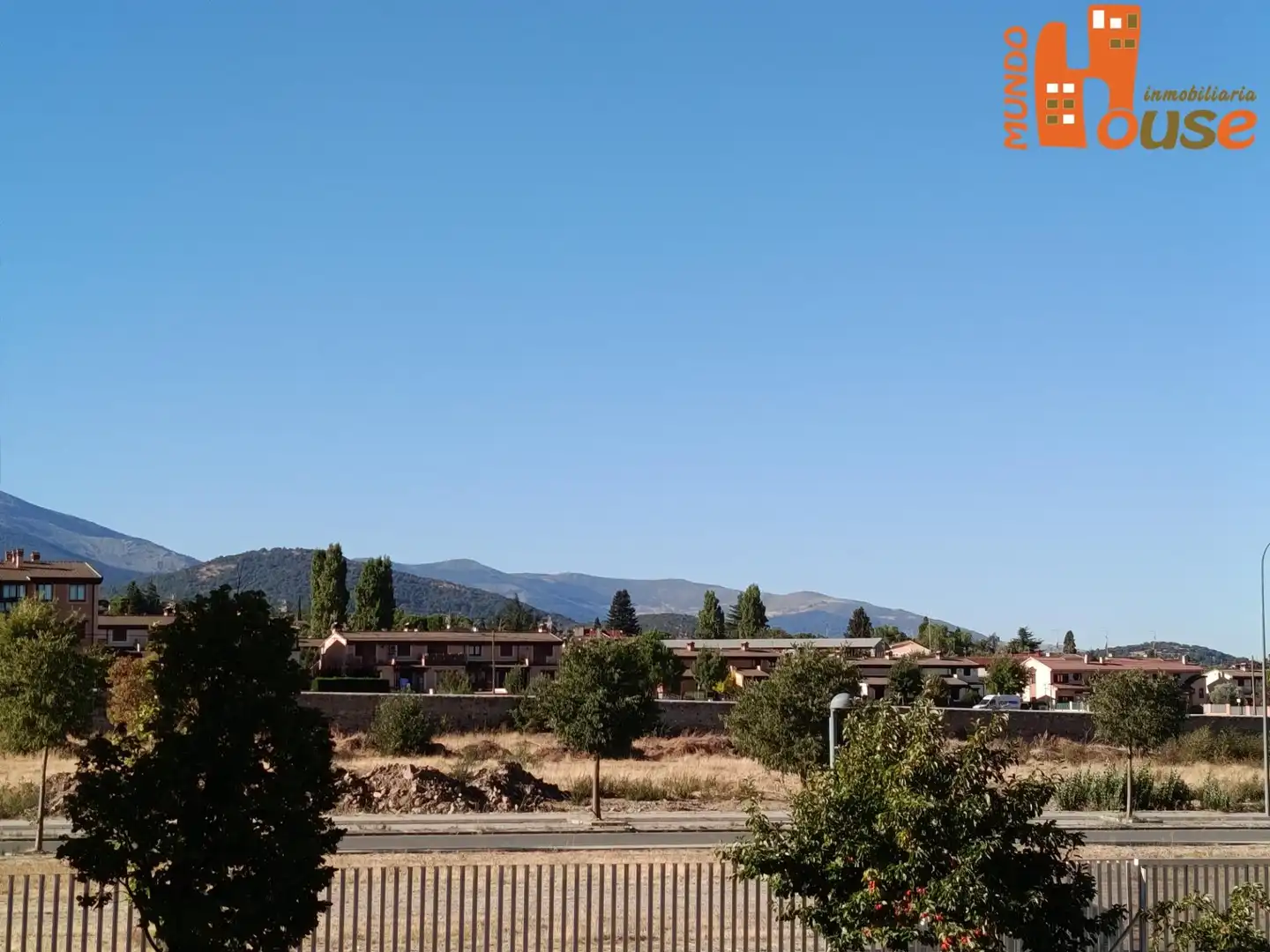 Außenansicht von Wohnung zur Miete in Palazuelos de Eresma mit Klimaanlage, Heizung und Terrasse