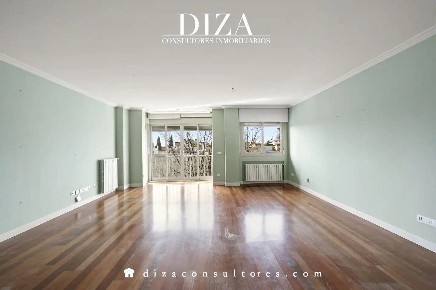 Vista exterior de Piso en venta en Madrid con Aire acondicionado, Calefacción y Jardín privado
