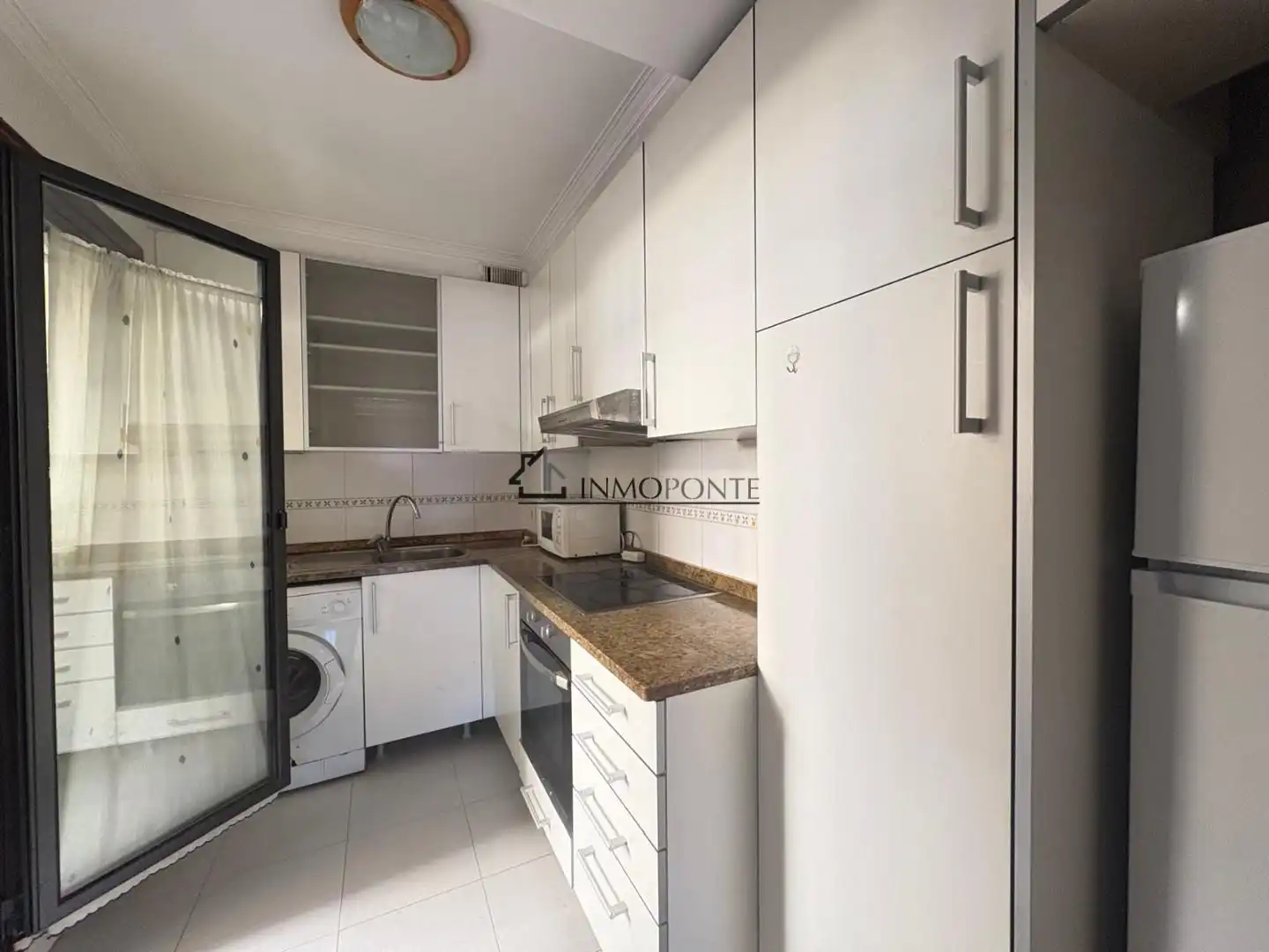 Vista exterior de Apartament en venda en Pontevedra Capital  amb Calefacció i Traster