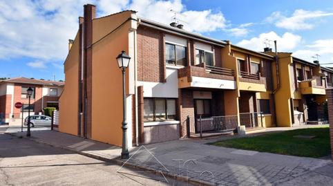 Foto 2 de Casa adosada en venda a Peral, Íscar, Valladolid